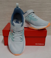 New, Kid's Rave Run Sneakers from New Balance. Size 1W CAN 32.5 EUR