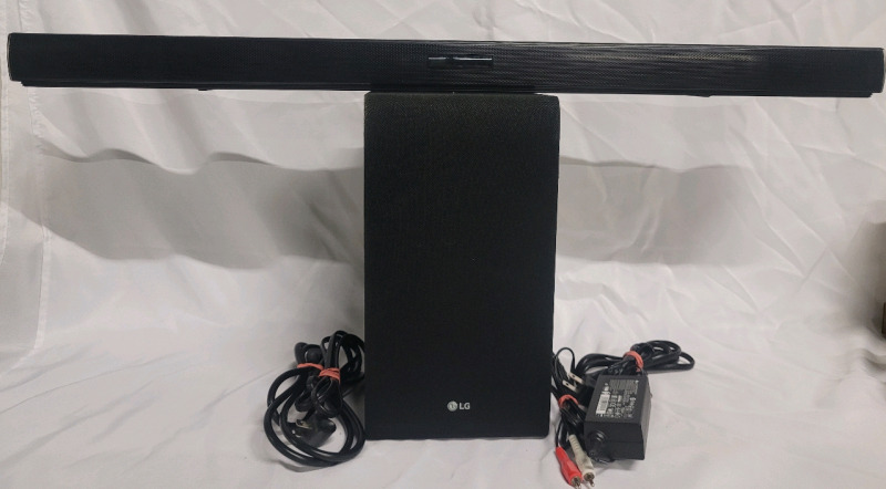 LG 4.1 ch Sound Bar Surround System w/Wireless Subwoofer - Working