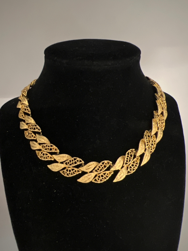 Vintage Francois Coro Signed<br/>Gold Tone Textured Leaves Necklace