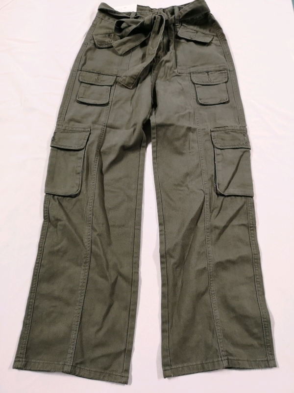 New Women's sz Medium Cargo Pants