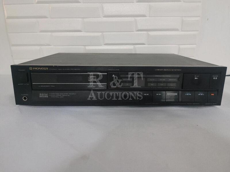 Pioneer Compact Disc Player Mod. # PD-6010 - Powers Up