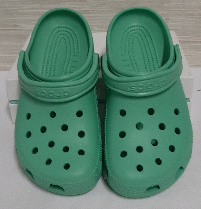 Classic Crocs in Jade Stone Size M7L9 CAN 39-40 EUR