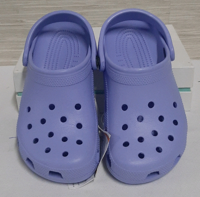 Classic Crocs in Purple Size M4L6 CAN 36-37 EUR