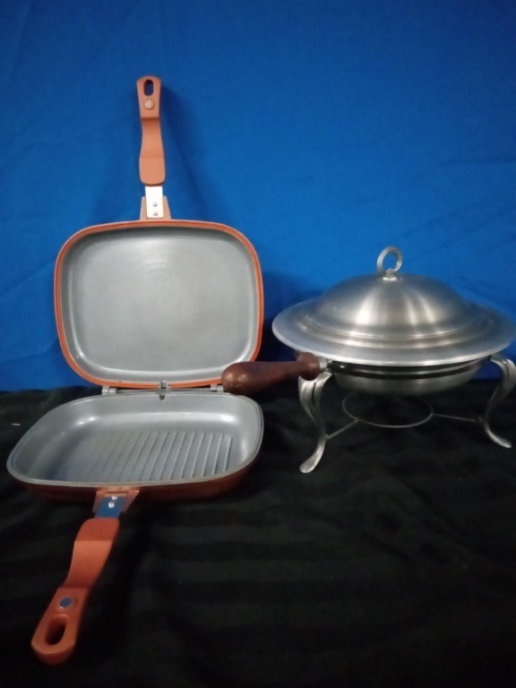 2 Vintage Frying Pans - 1 Footed Base