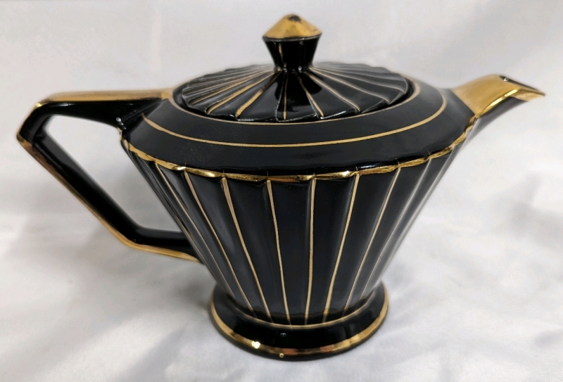 Vintage Art Deco Style Sadler Tea Pot