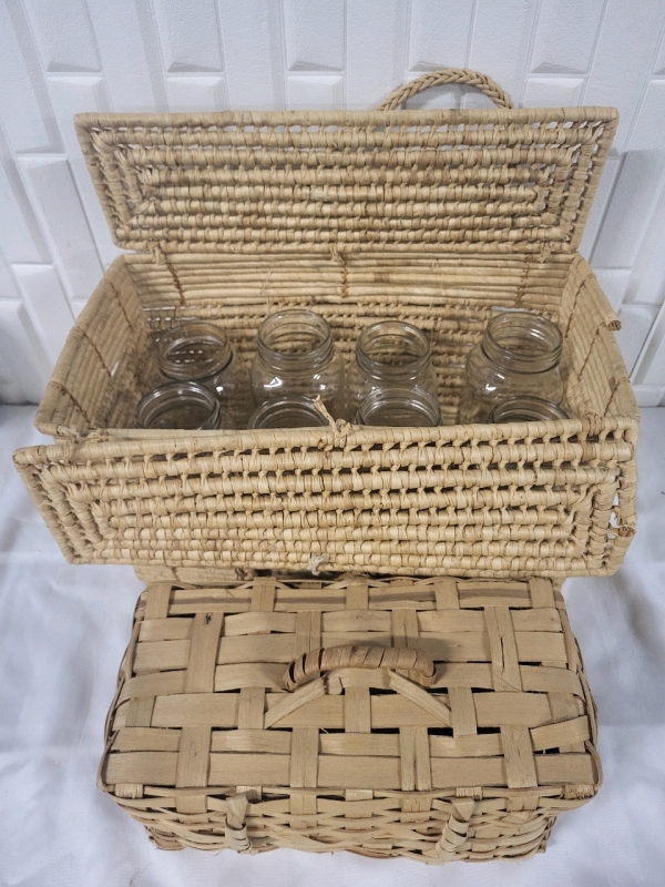 8 Mason Jars & 2 Woven Baskets