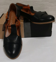 New Julia Bo Leather Mary Jane's Size 9.5 CAN 40 EUR