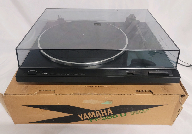 Yamaha TT-300U Belt Drive Stereo Turntable w/Original Box