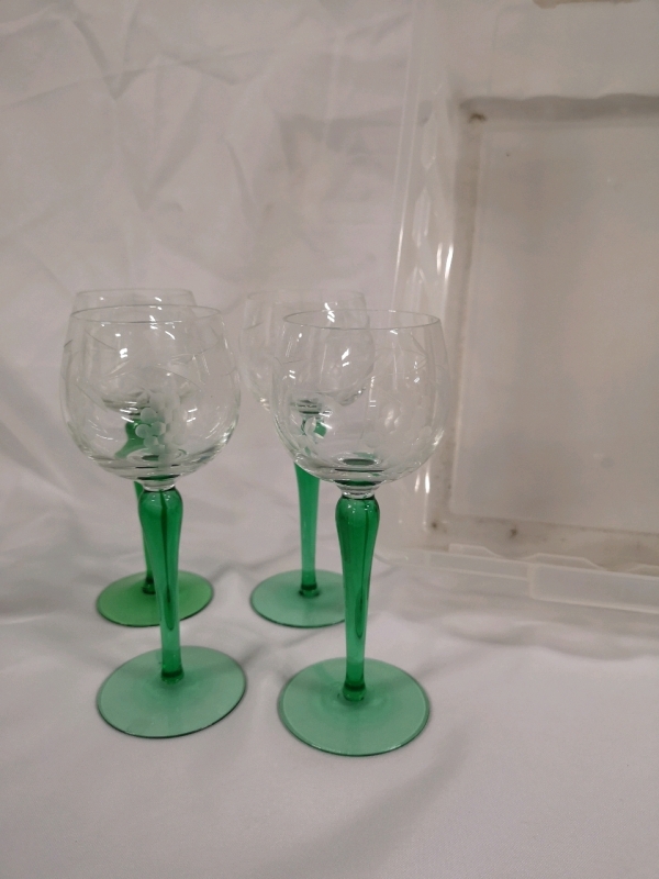 4 Vintage Green Stem Wine Glasses + Tote