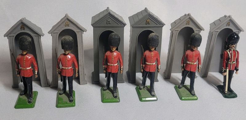 Britains British Beefeater Guards Toy Soldier Lead Miniatures