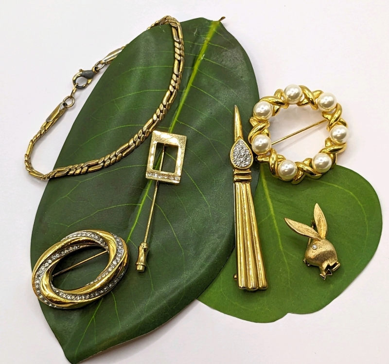 Gorgeous Gold Tone Jewelry: Playboy Bunny Brooch, Tie Pin, Bracelet +