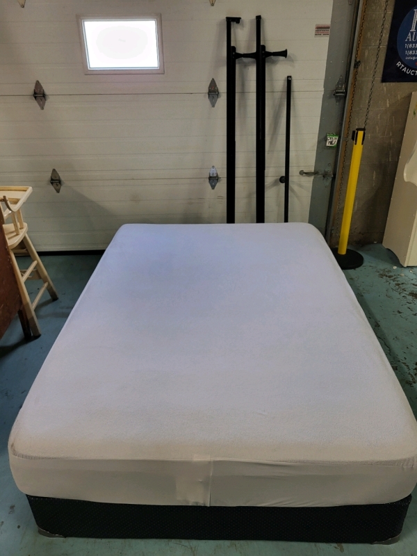 Double Bed & Boxspring with Bedrails