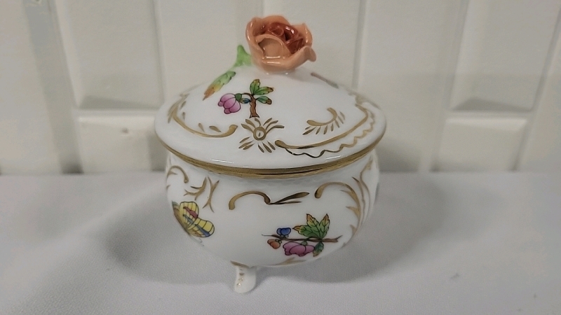 Vintage Herend Queen Victoria Covered / Footed Sugar Dish