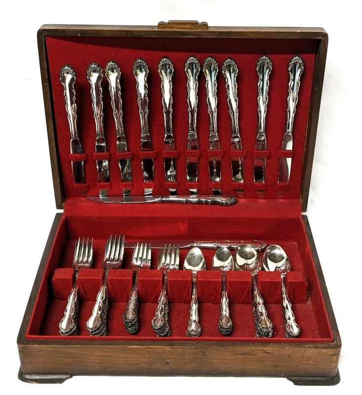 ONEIDA LTD 1871 Rogers "Flirtation" 1959 Silverplate Flatware in Wooden Chest 58 Pieces