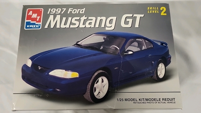 AMT ERTL 1997 Ford Mustang 1/25 Scale Model