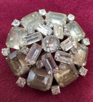 Vintage WEISS Rhinestone Brooch
