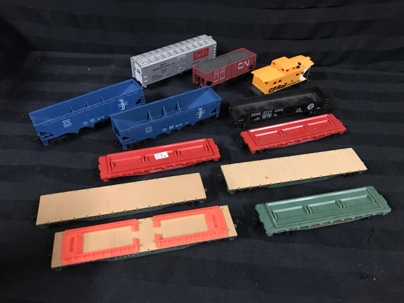 12 HO Rail Cars Rolling Stock