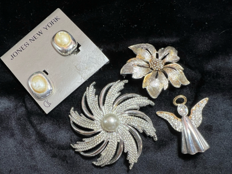 Vintage Signed Brooches Earrings Rhinestones Stanems