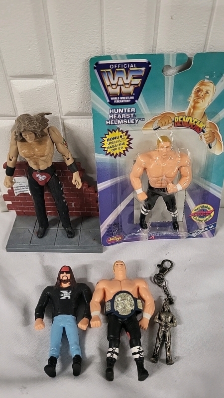 5 Vintage WWF / WWE Figures - HHH , Heartbreak Kid +