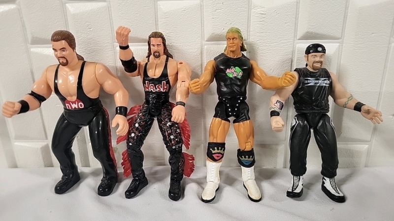 4 Vintage WWF / WCW Wrestling Figures