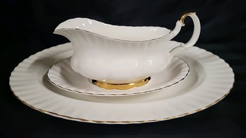 Royal Albert Val Door Serving Platter & Gravy Boat with Dish