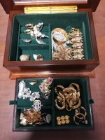 Thomas Kincade jewelry box with contents