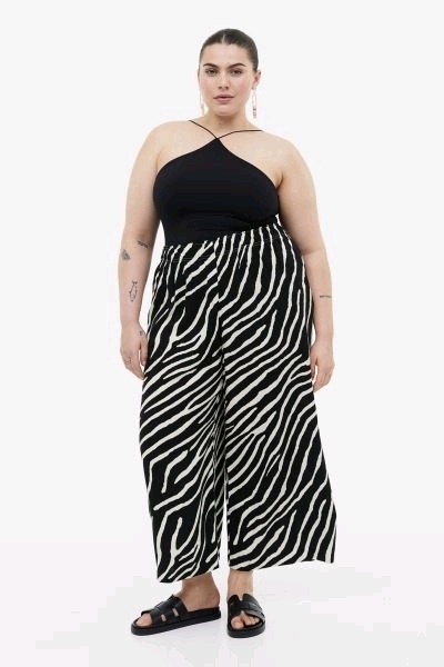 New H&M Women's Cropped Pull-on Trousers. XXL.