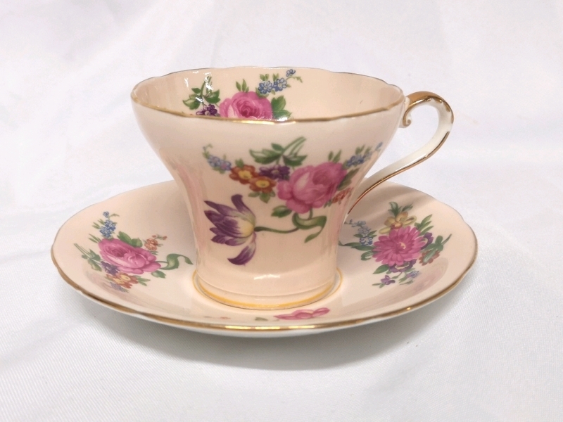 Beautiful AYNSLEY Teacup & Saucer