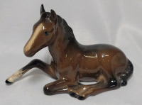 Beswick Foal (lying down) , Model No. 915 . Designer : Arthur Gredington