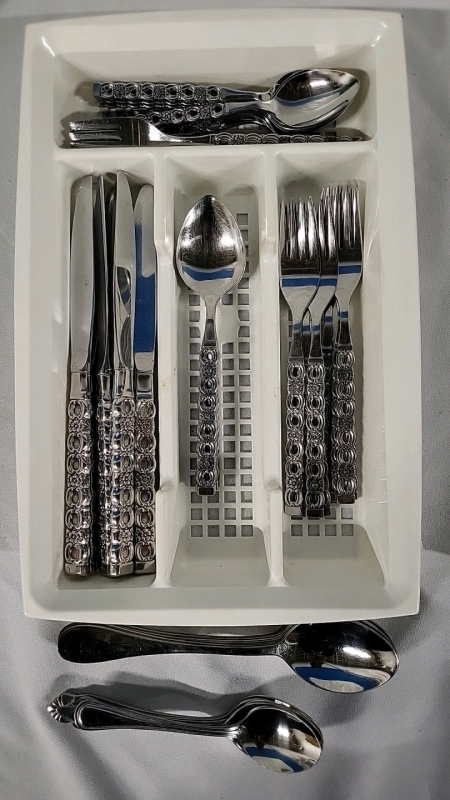 Oneida Delux Stainless Flatwear Set +