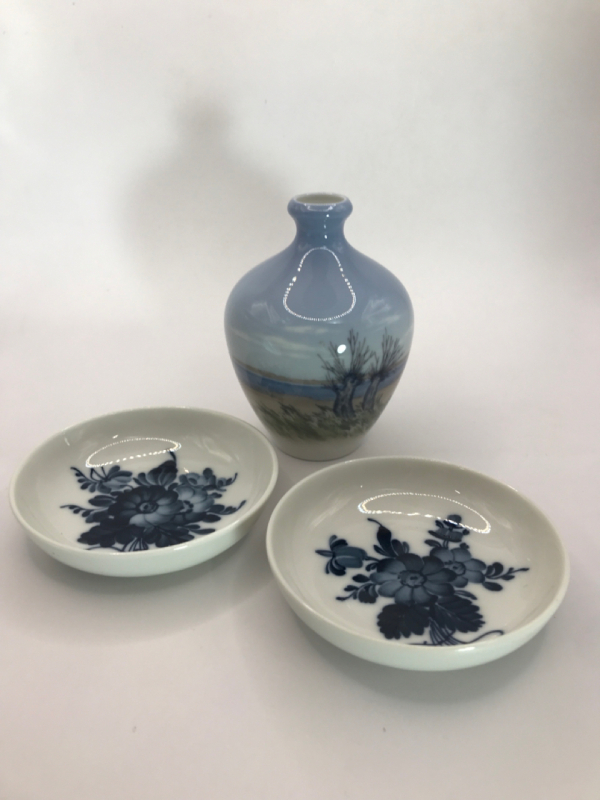 Royal Copenhagen Denmark Vase 4 in & 2 Pin Dishes 3 3/4 inches wide