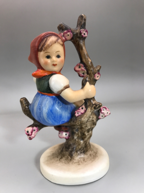 Goebel Hummel Apple Tree Girl W Germany 4.5 inches tall