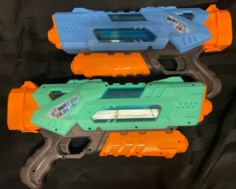 2 Water Guns with open hatch at back