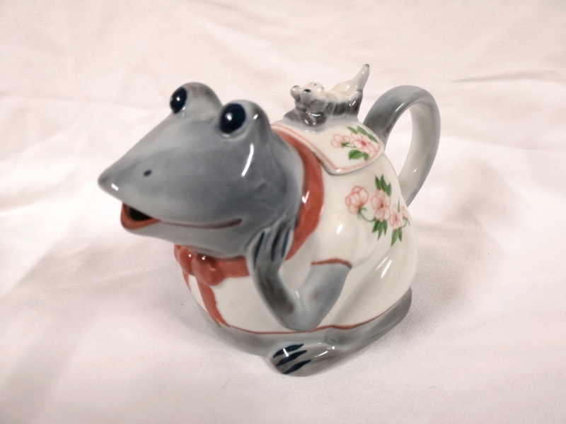 Adorable Frog Teapot