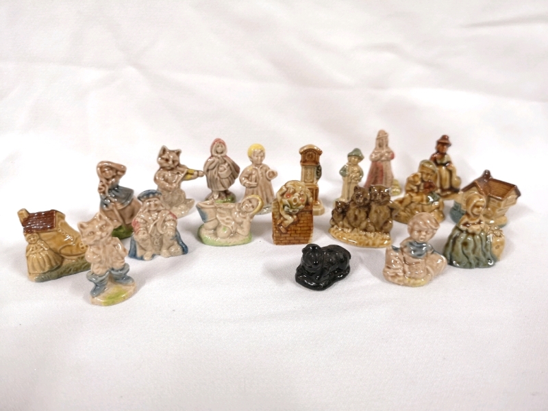 20 Vintage Tea WADE Figures - Nursery Rhymes