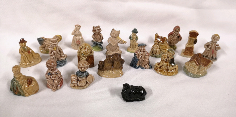 20 Vintage Tea WADE Figures - Nursery Rhymes