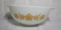 Vintage PYREX " Butterfly Gold " Cinderella 2 1/2qt. Mixing Bowl # 443