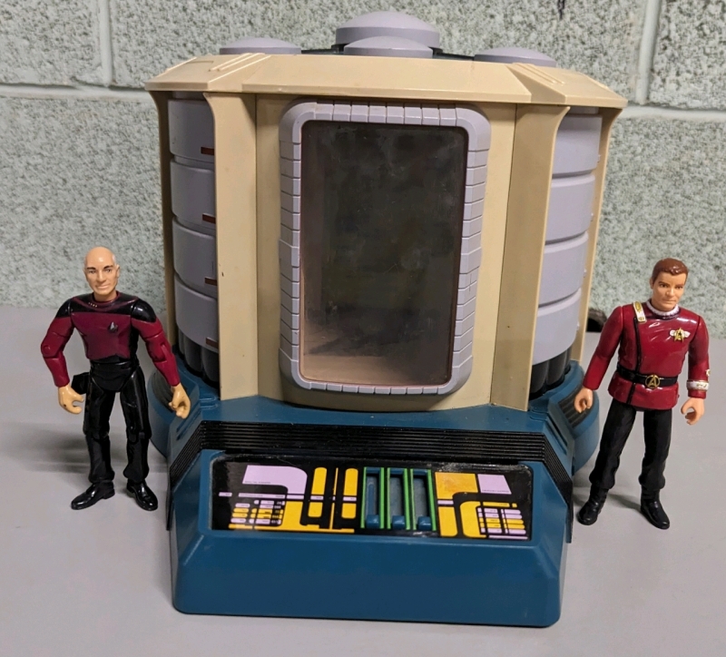 Playmates Star Trek Next Generation Transporter System with James T. Kirk and Jean Luc Picard Figure.