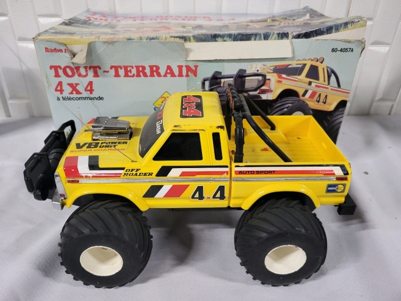 Vintage Radio Shack 4x4 Radio Controlled Truck - No Controller