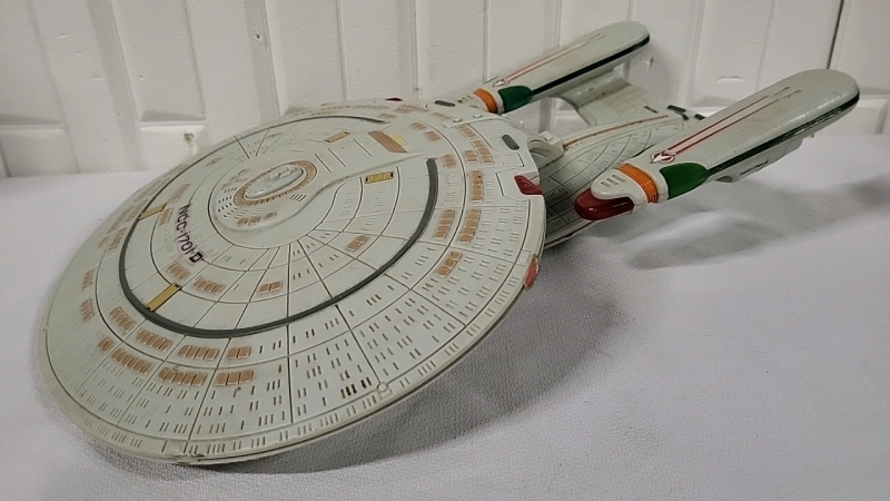 Star Trek - USS Enterprise Model - NCC-1701-D