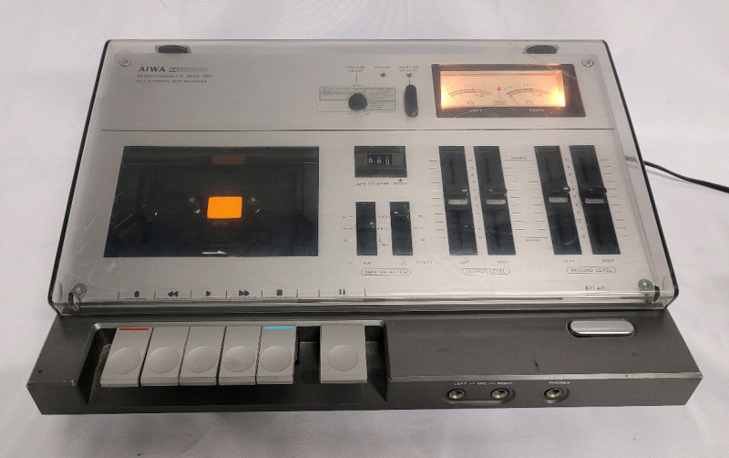 AIWA 1260 Stereo Cassette Deck , Full Automatic Stop Mechanism . Tested Powers Up