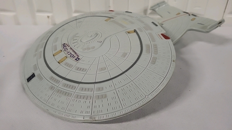 Star Trek - USS Enterprise Model - NCC-1701-D
