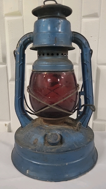 Vintage Dietz No 100 Kerosene Lamp