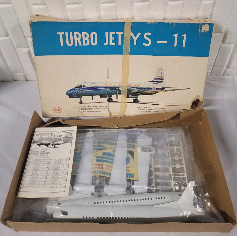 Vintage Paramount Turbo Jet YS-11 - 1/72 Scale Model