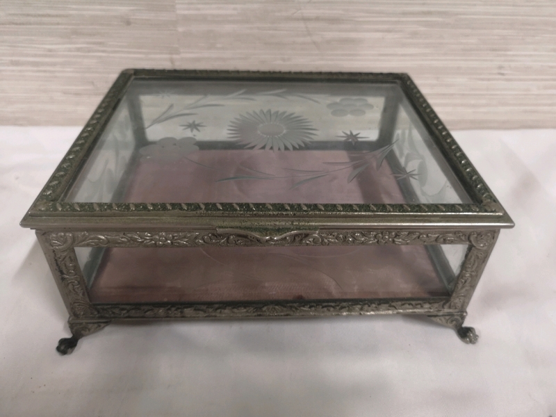 Beautiful Vintage Glass Jewellery Box