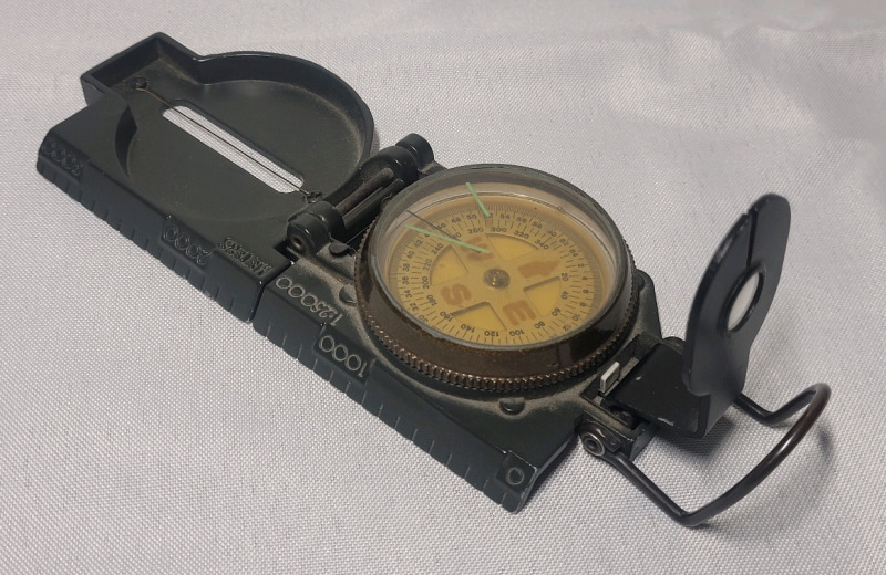 Vintage Outdoor Pocket Compass . Tested Working