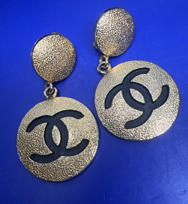Vintage Chanel CC Dangle Drop Gold Toned Clip On Earrings