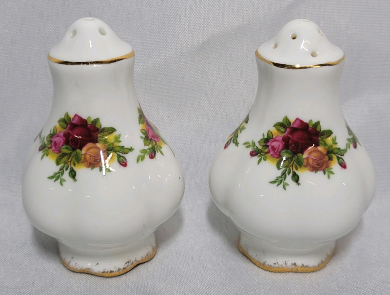 Royal Doulton ' Old Country Rose ' Salt & Pepper Shakers . No chips or cracks