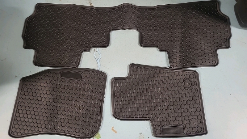 Floor Mats For 2013+ Ford Sedan - Unused