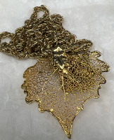 18KT P stamped Chain Maple Leaf Gilt Pendant